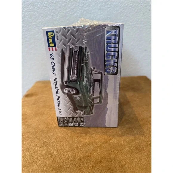 New Sealed Revell 1965 '65 Chevy Stepside Pickup 1/25 2-n-1 Kit 85-7210 - Picture 2 of 5